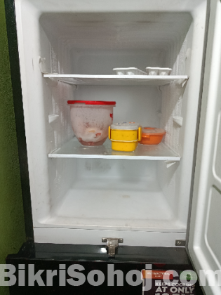 Singer Top Mount Refrigerator | FTDS200 | 200 L | Red